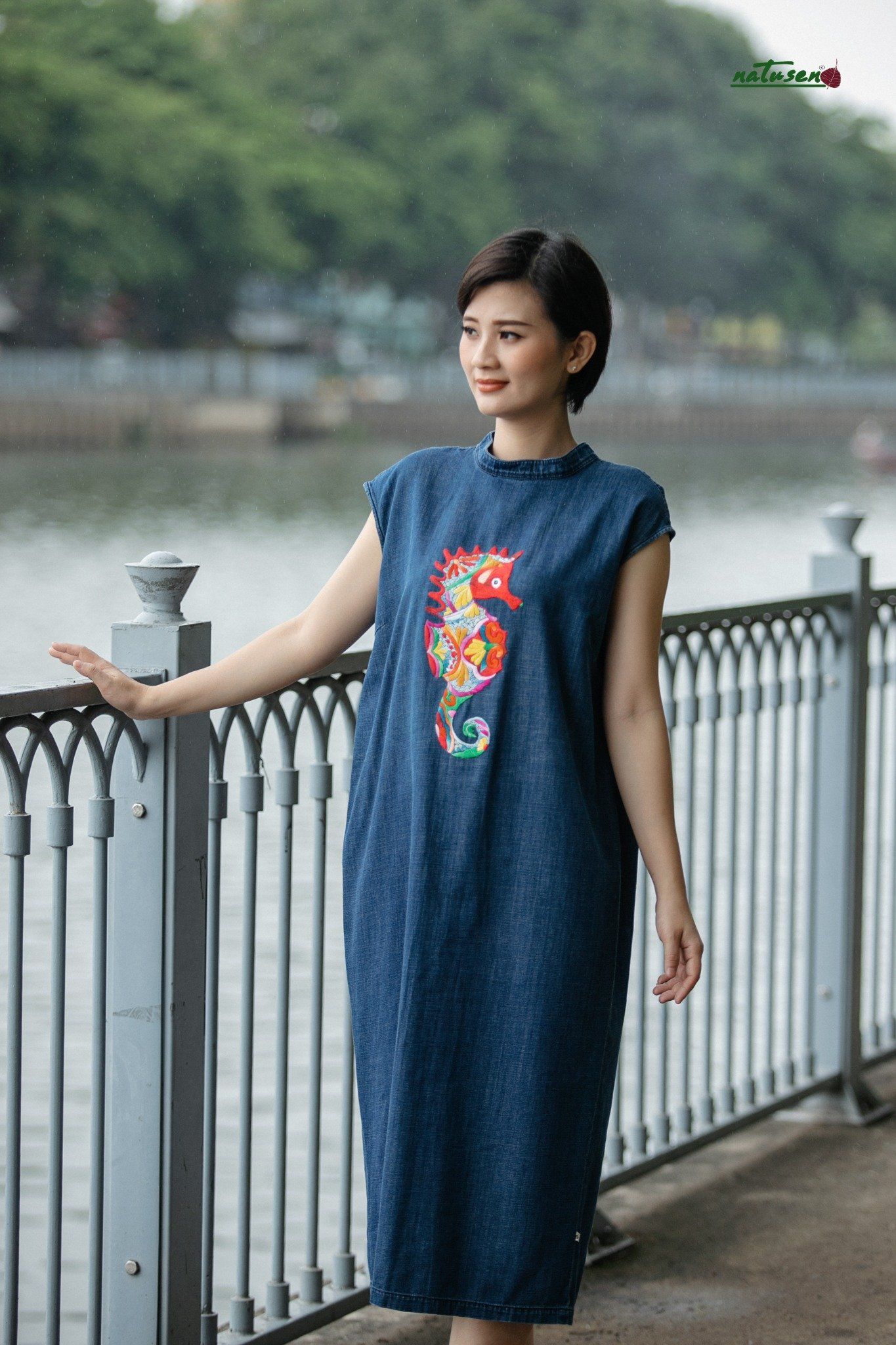 Đầm Pamela thêu tay hải mã Cúc denim