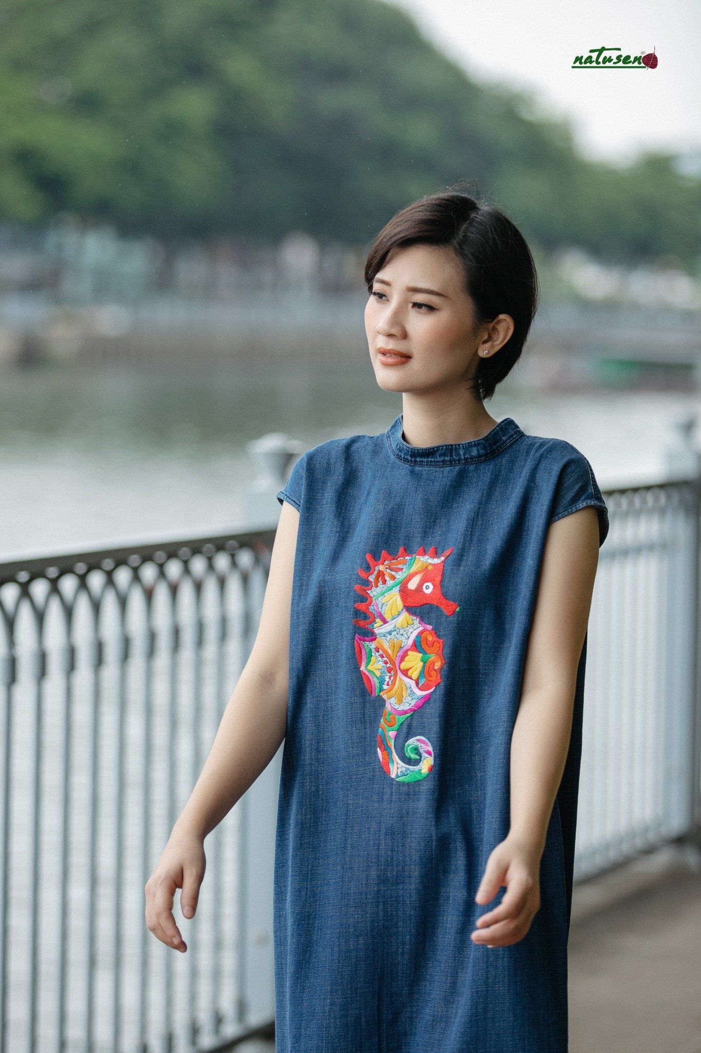 Đầm Pamela thêu tay hải mã Cúc denim