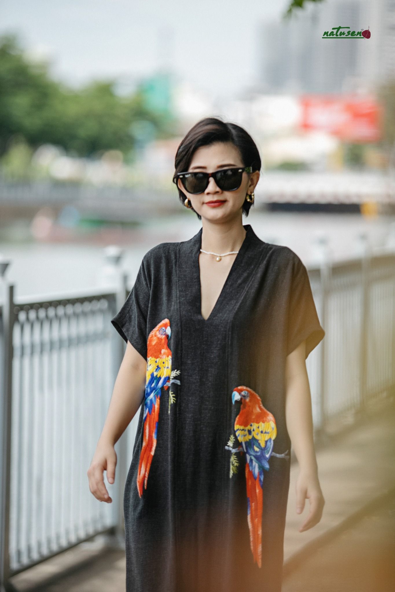  Đầm kimono thêu tay Vẹt Scarlet xám lông chuột 