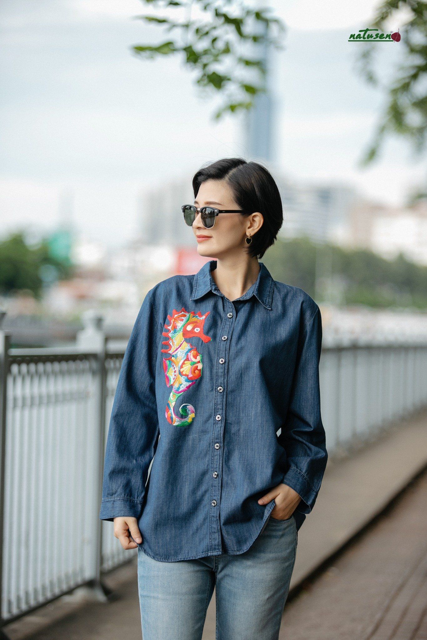 Áo chemise thêu tay Hải mã Cúc denim