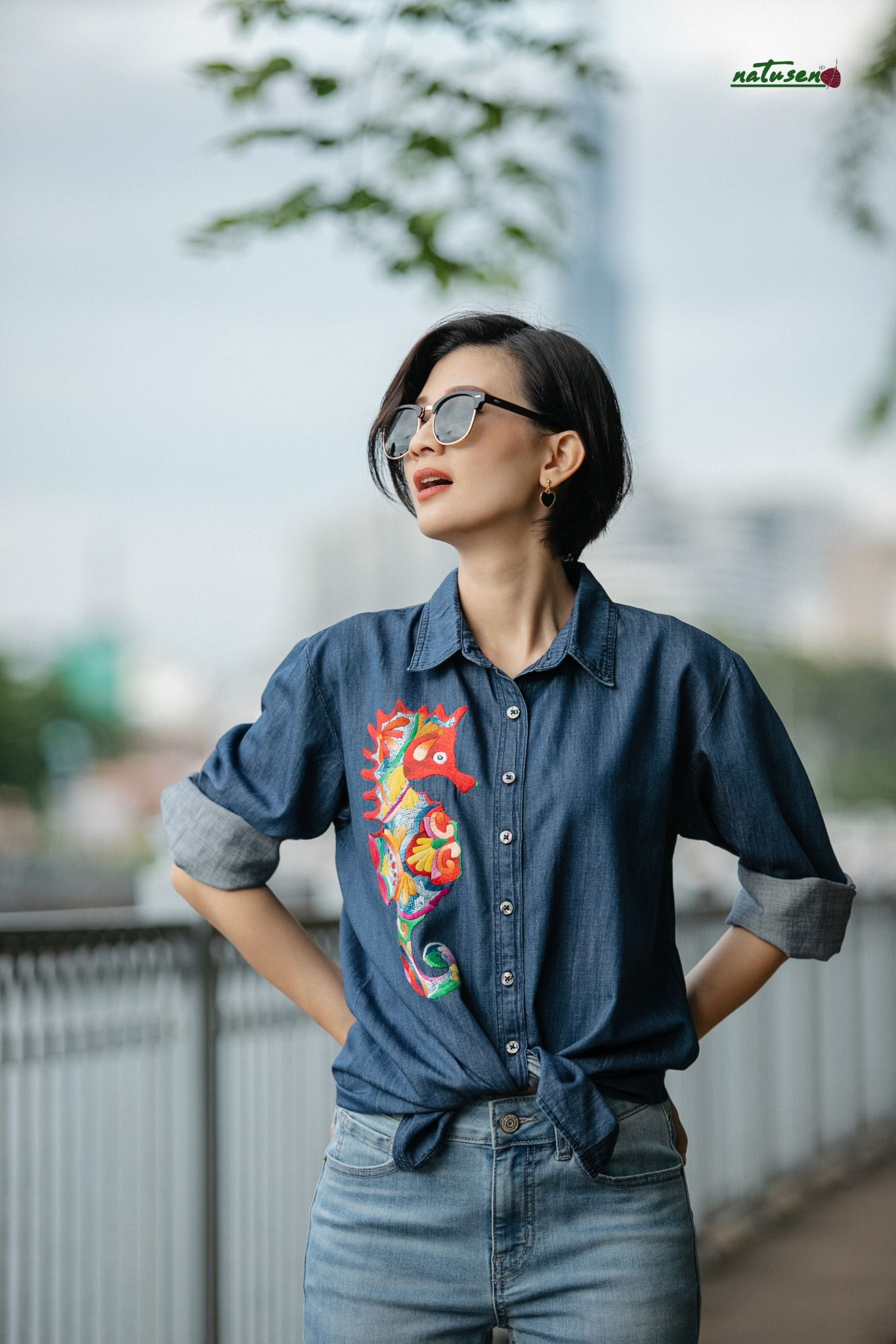 Áo chemise thêu tay Hải mã Cúc denim