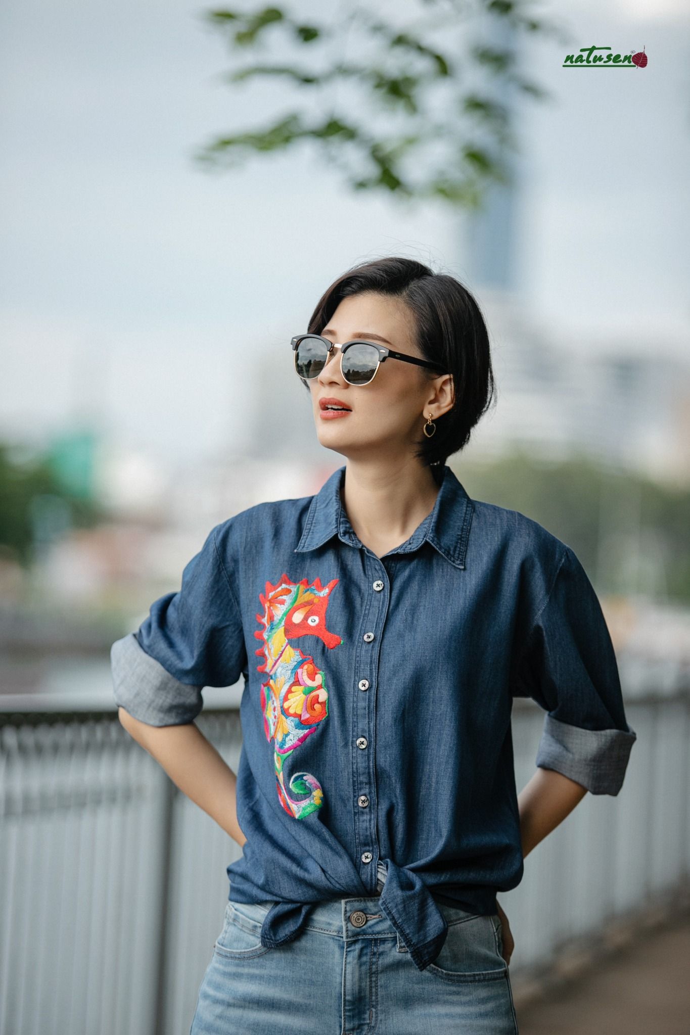 Áo chemise thêu tay Hải mã Cúc denim