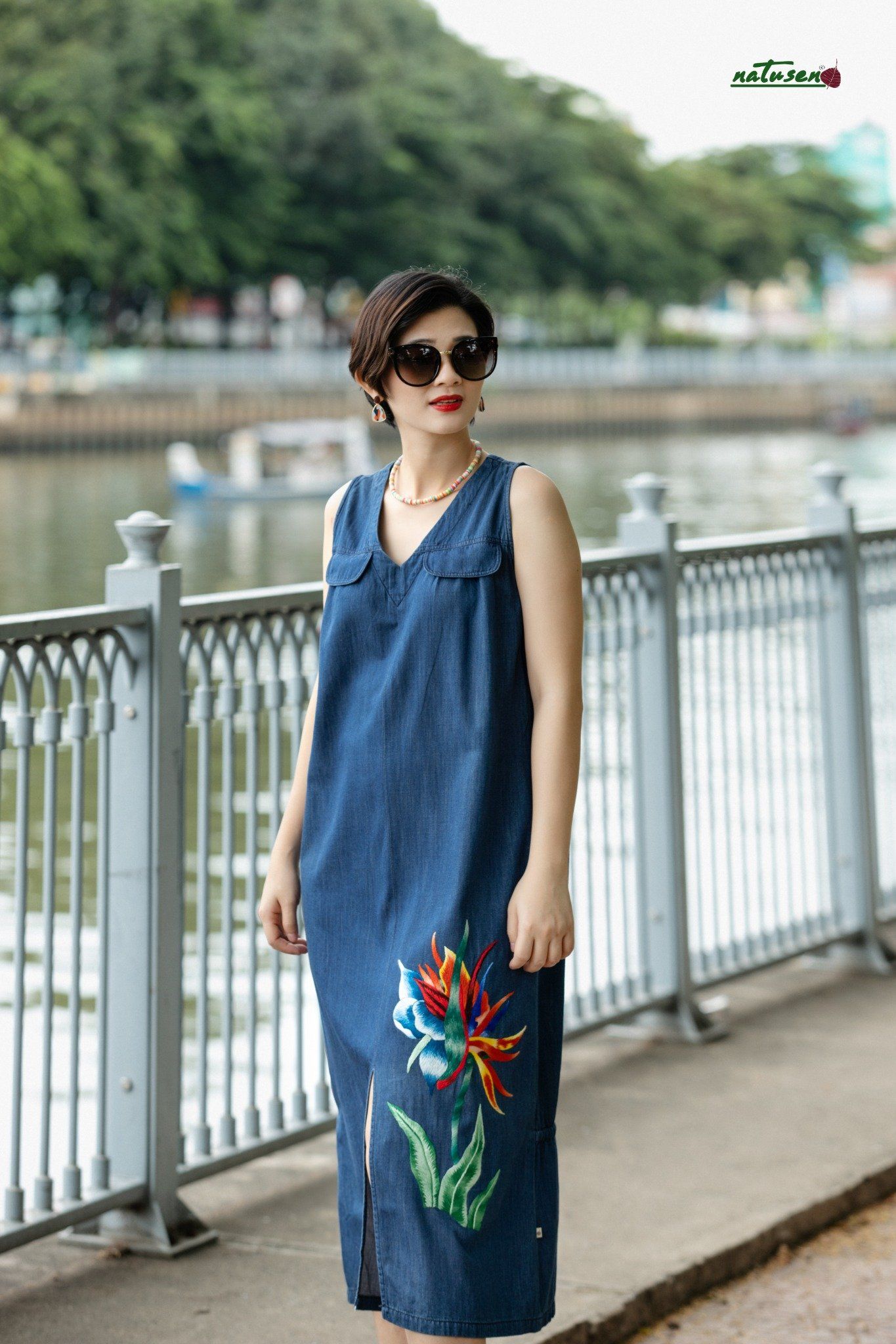 Đầm Chingi thêu tay Hoa Hạc Tiên denim