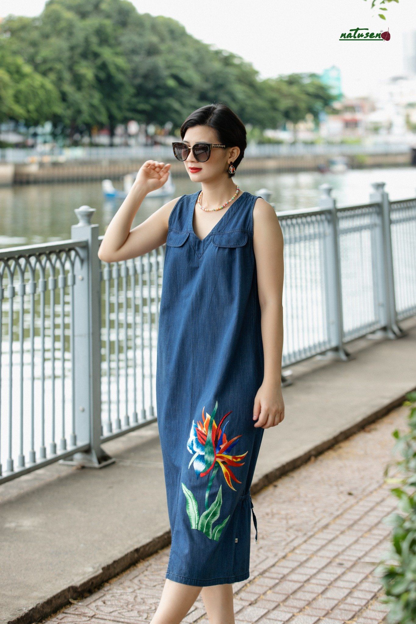 Đầm Chingi thêu tay Hoa Hạc Tiên denim