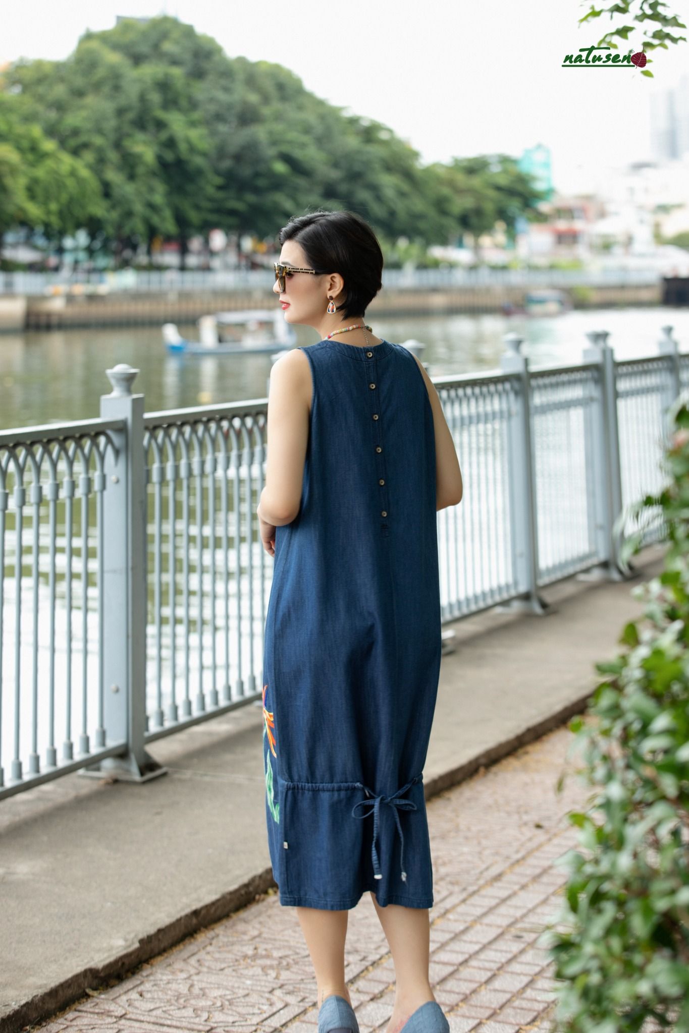 Đầm Chingi thêu tay Hoa Hạc Tiên denim