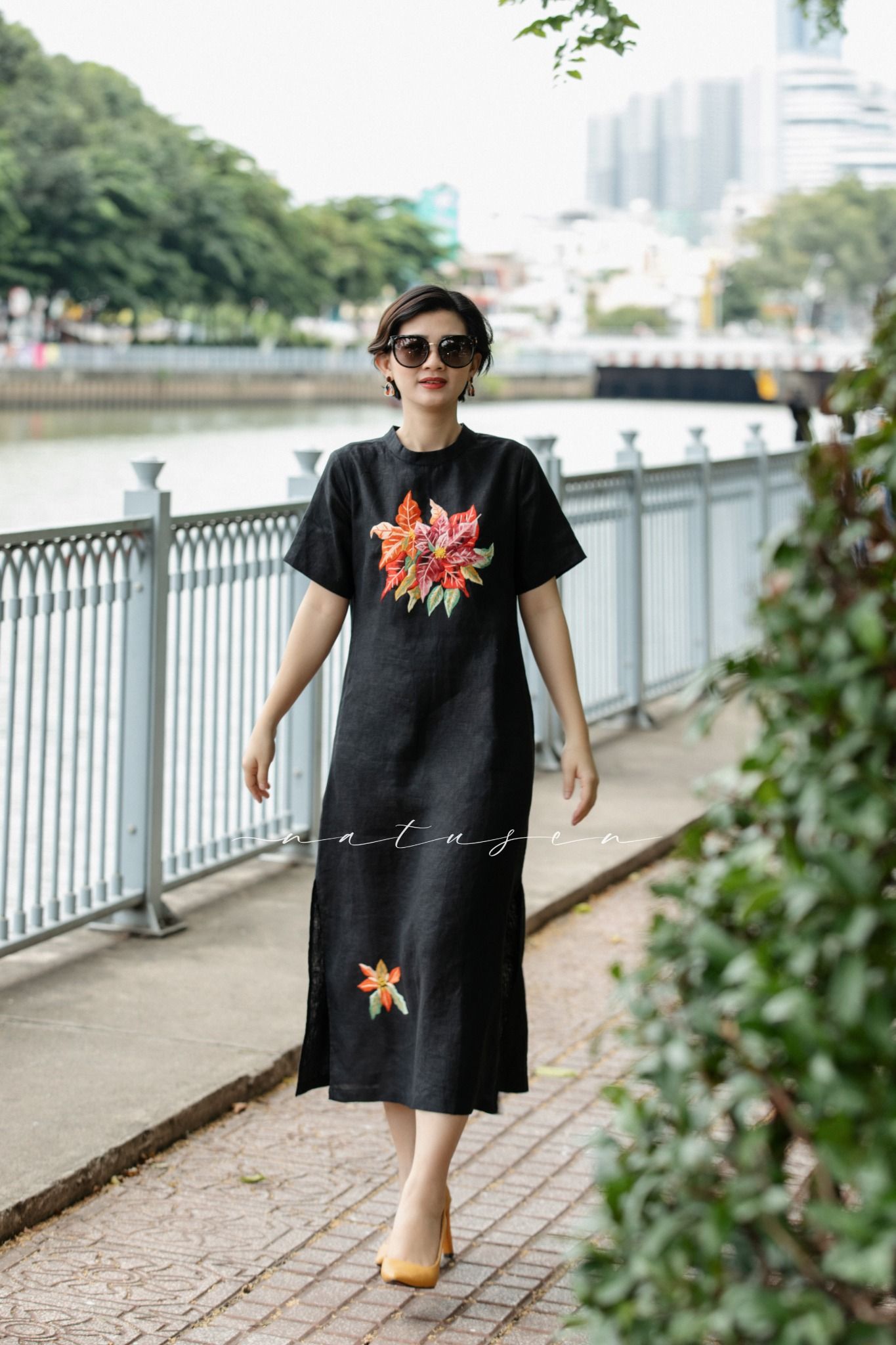 Đầm Mabelle Đen thêu tay Hoa Trạng Nguyên