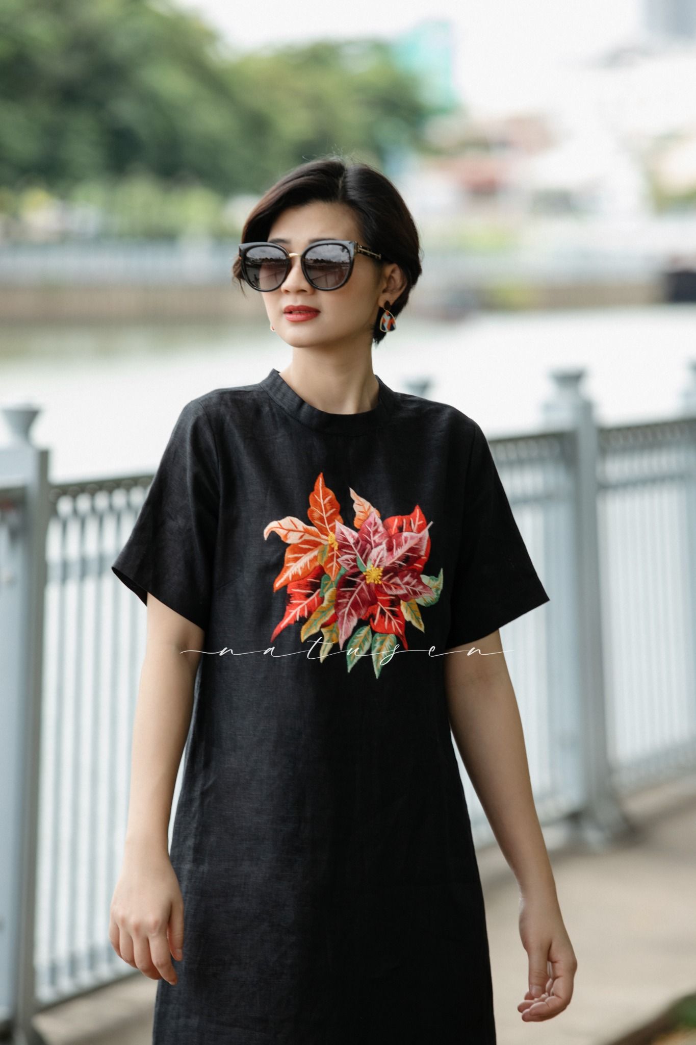 Đầm Mabelle Đen thêu tay Hoa Trạng Nguyên