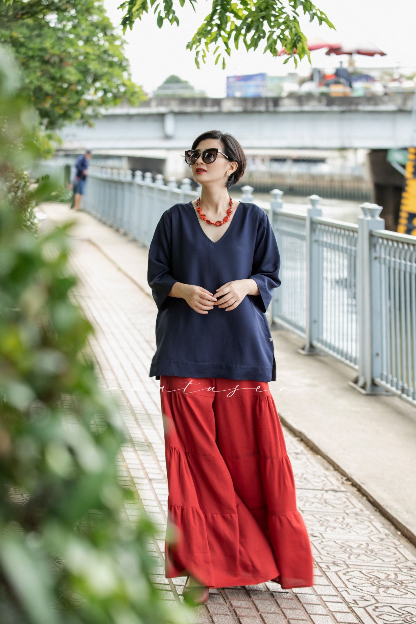 Áo boho tim xanh đen thêu tay Đôi Vẹt