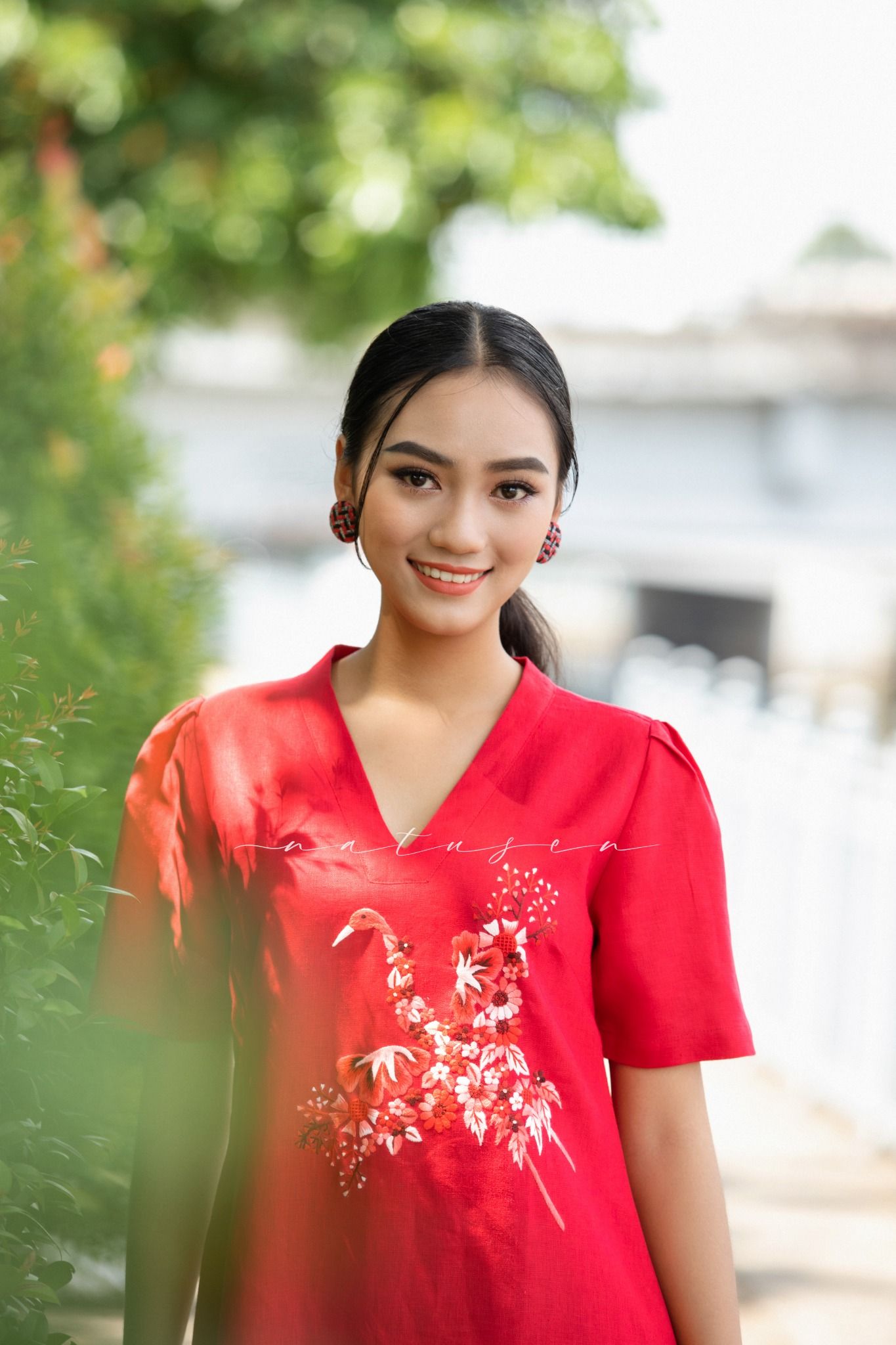 Đầm Quincy Đỏ thêu tay Hạc bách hoa Đoàn Viên