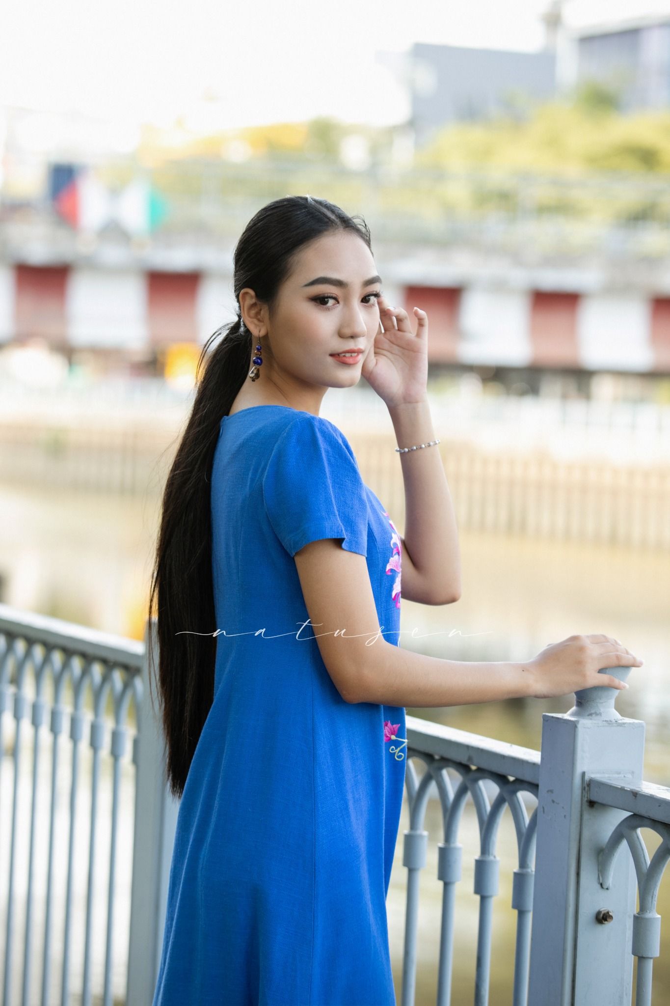 Đầm Astera Xanh Royal thêu tay Quỳnh Liên Duyên Hợp