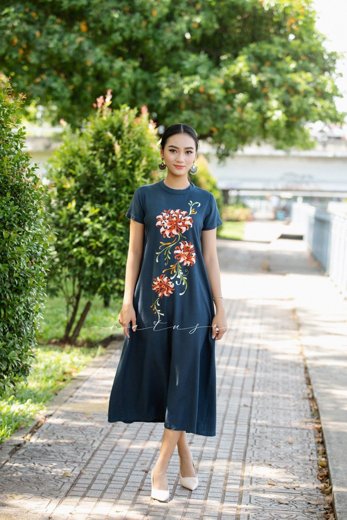 Đầm Selena Xanh Yamaha thêu tay Quỳnh Liên Cát Tường