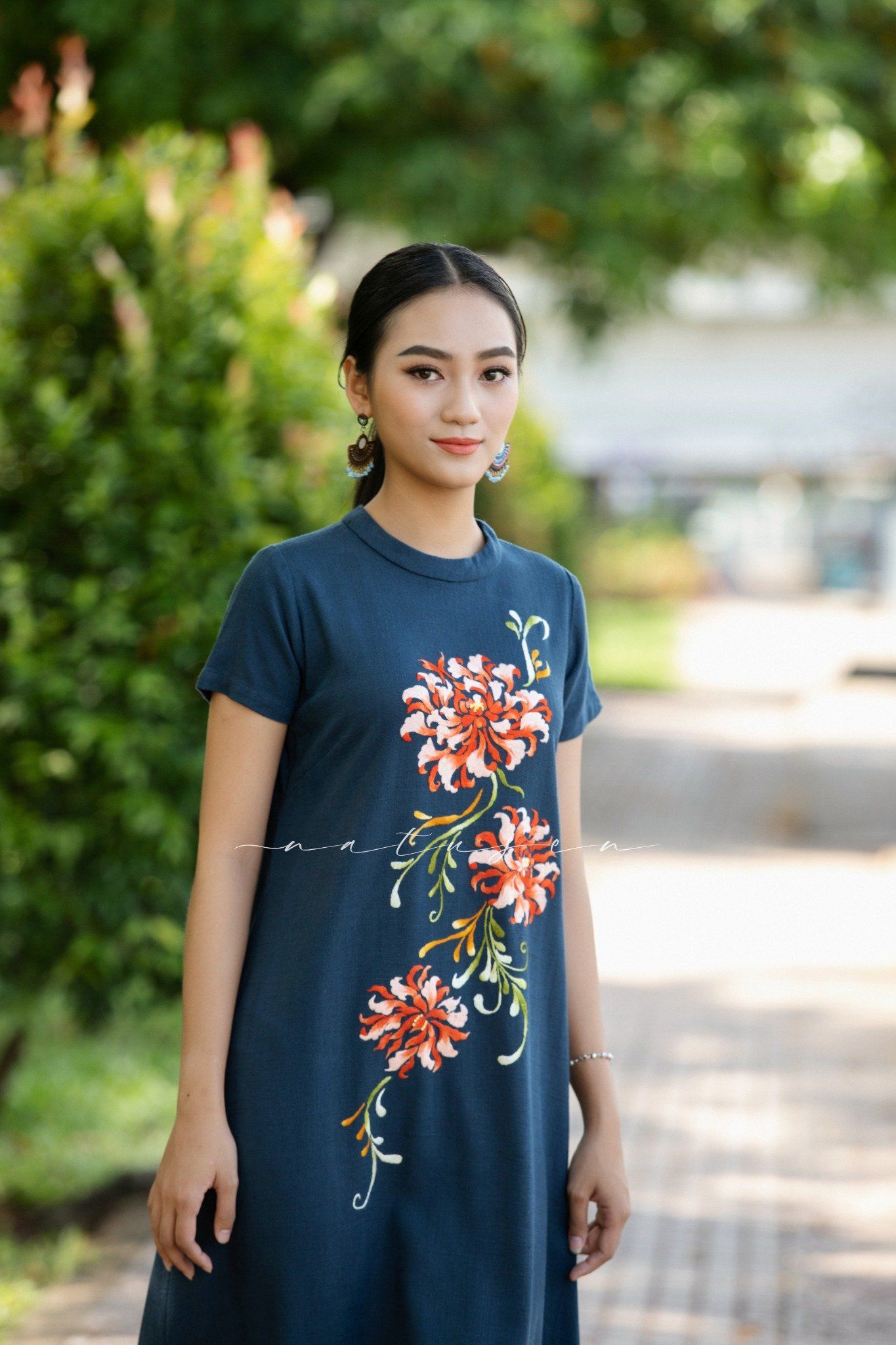 Đầm Selena Xanh Yamaha thêu tay Quỳnh Liên Cát Tường