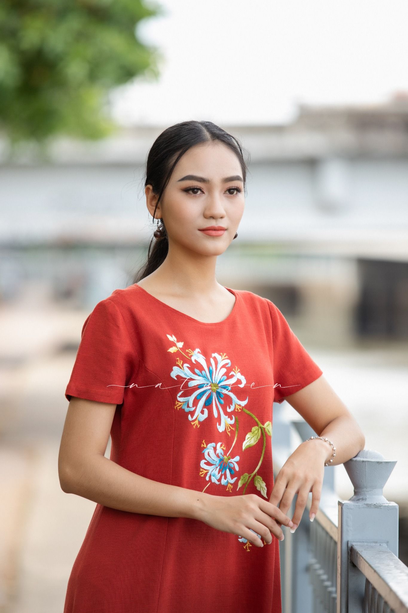 Đầm Astera Cam Đất thêu tay Kim Ngân Mỹ Tú