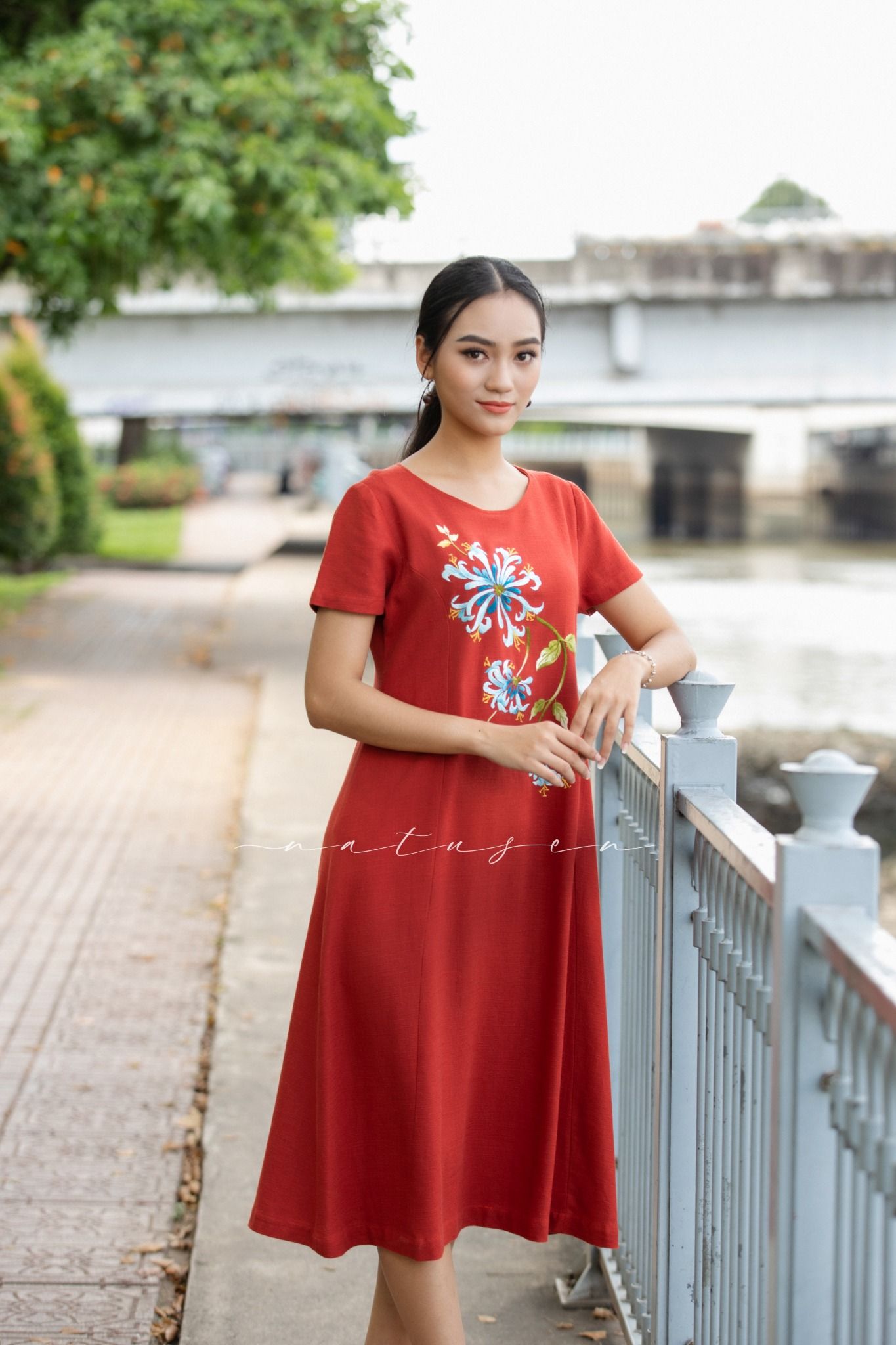 Đầm Astera Cam Đất thêu tay Kim Ngân Mỹ Tú