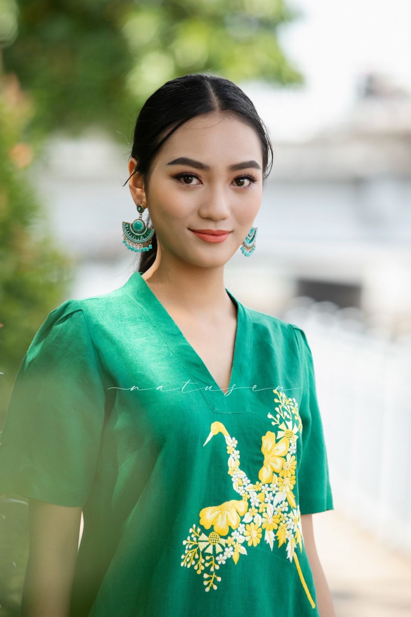 Đầm Quincy Xanh Noel thêu tay Hạc bách hoa Đoàn Viên