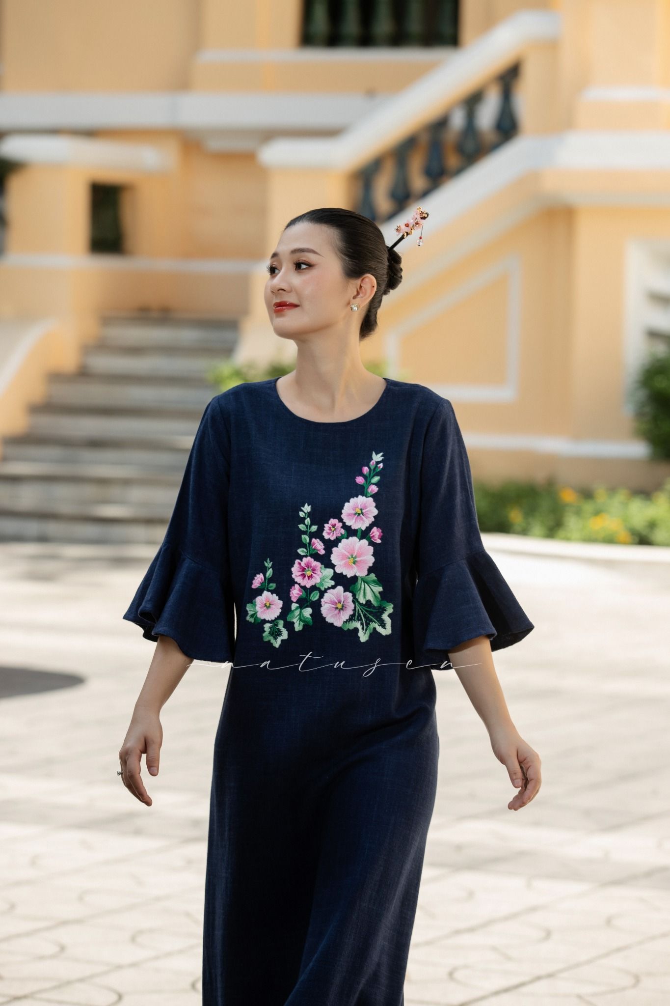 Đầm Malena Xanh Đen linen thêu tay Mãn Đình Hồng
