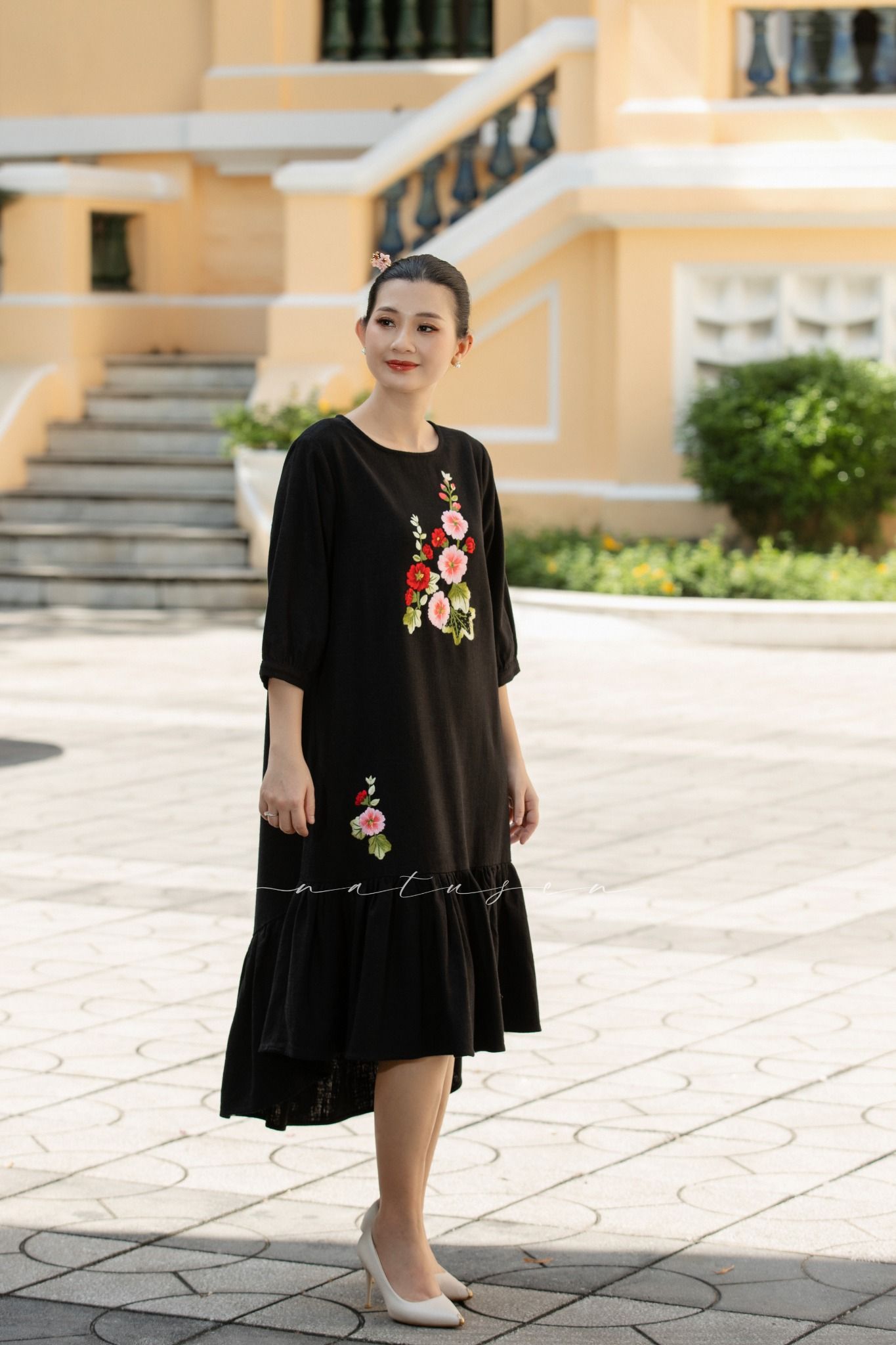 Đầm Melysa Đen linen thêu tay Mãn Đình Hồng