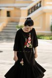  Đầm Melysa Đen linen thêu tay Mãn Đình Hồng 