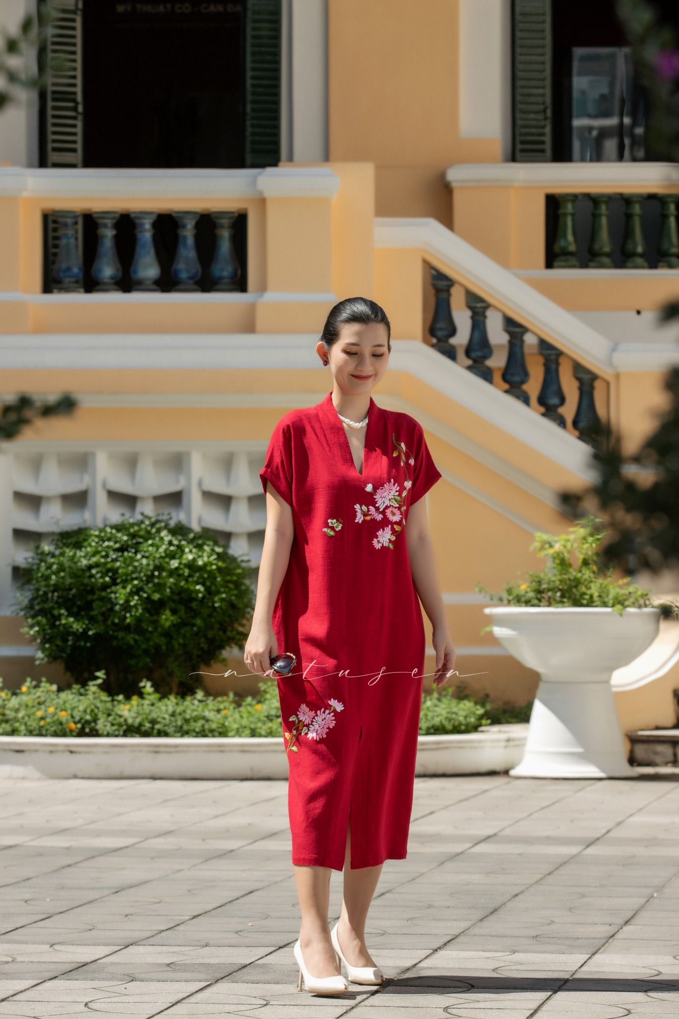 Đầm Yuna Kimono Đỏ thêu tay Cúc Viên Mỹ