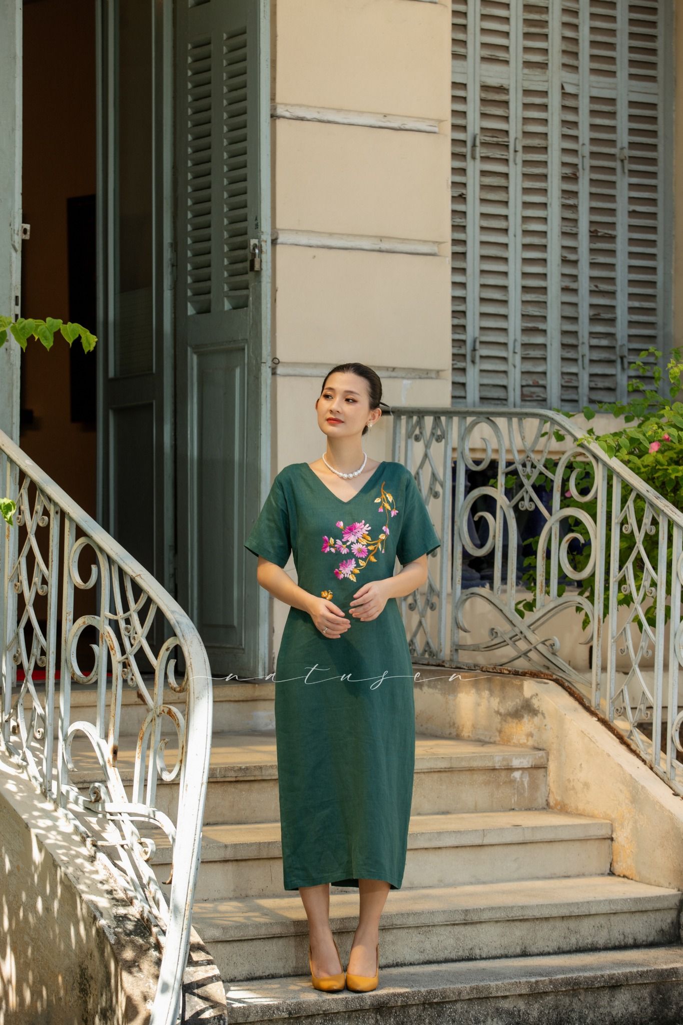 Đầm Mermai Xanh Cổ Vịt thêu tay Cúc Viên Mỹ