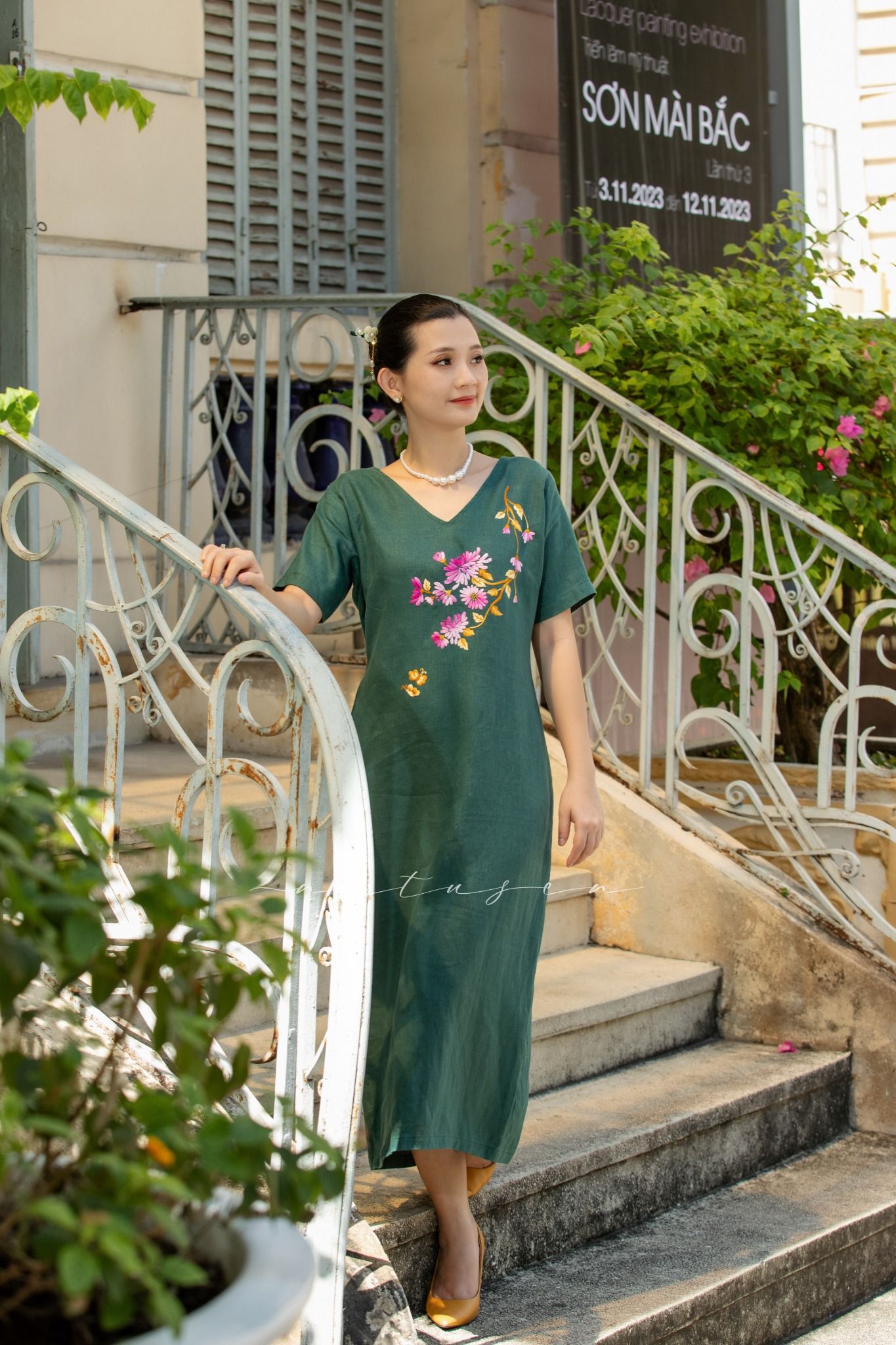 Đầm Mermai Xanh Cổ Vịt thêu tay Cúc Viên Mỹ