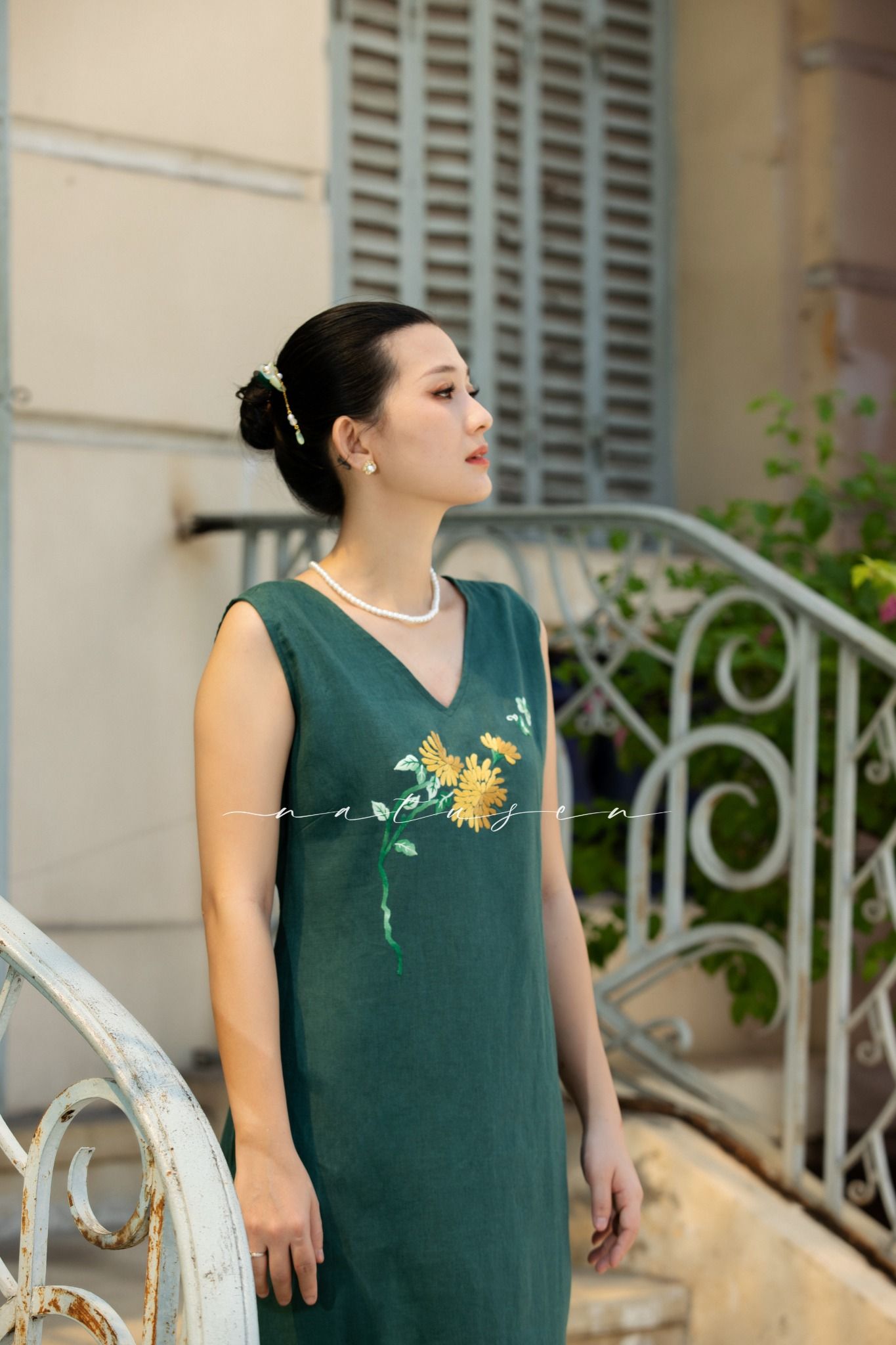 Đầm Anvie Xanh Cổ Vịt thêu tay Cúc Viên Mỹ