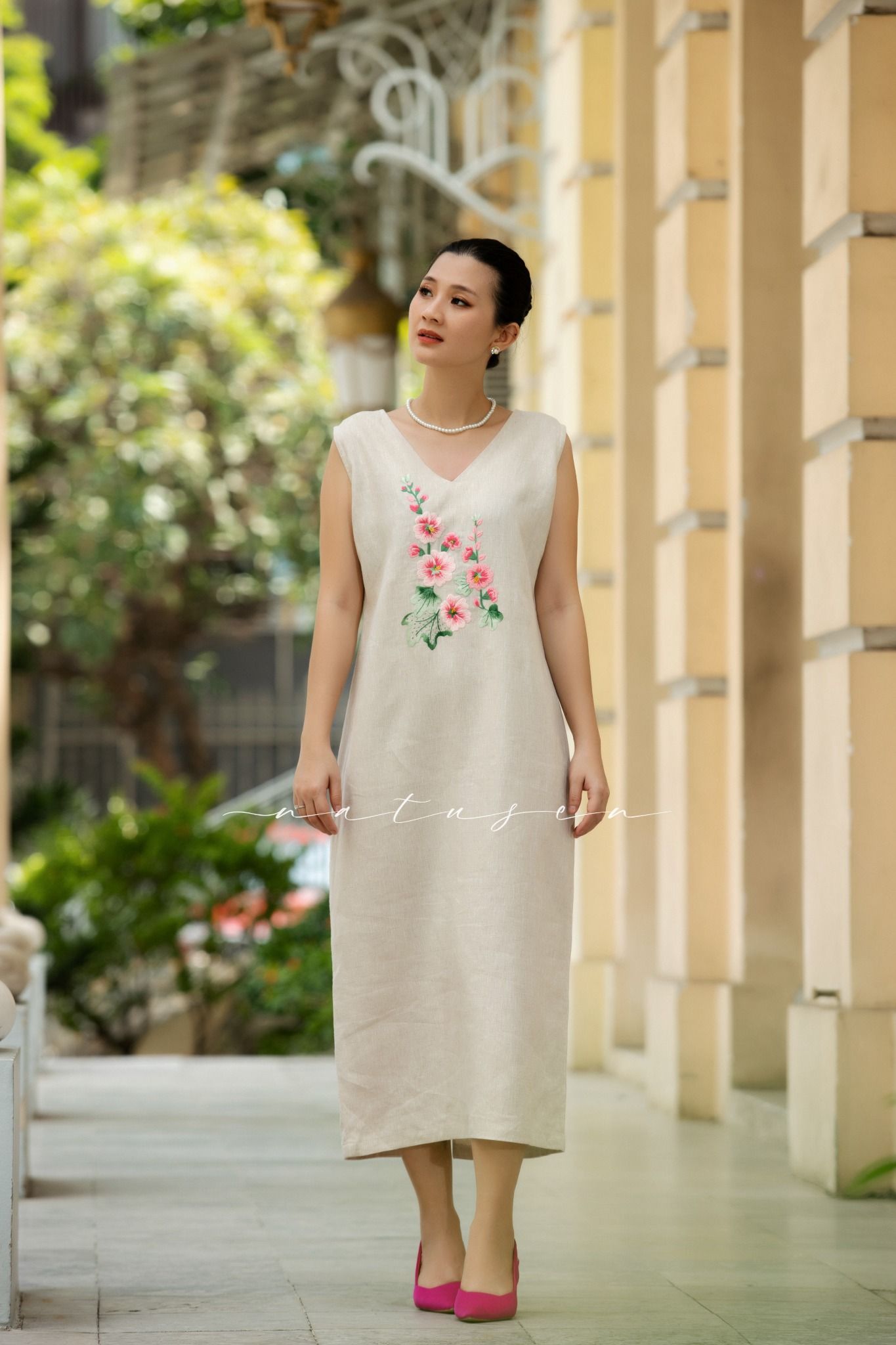 Đầm Ariel Beige linen thêu tay Mãn Đình Hồng
