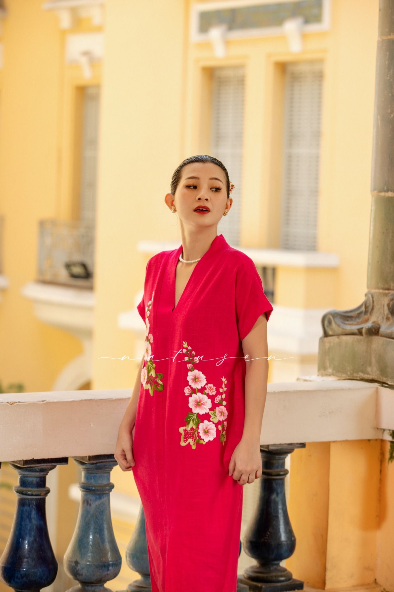Đầm Yuna Kimono linen thêu tay Mãn Đình Hồng