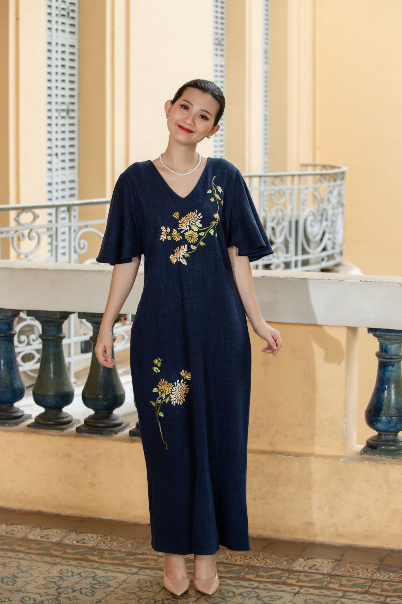 Đầm Monica Xanh Đen linen thêu tay Cúc Viên Mỹ