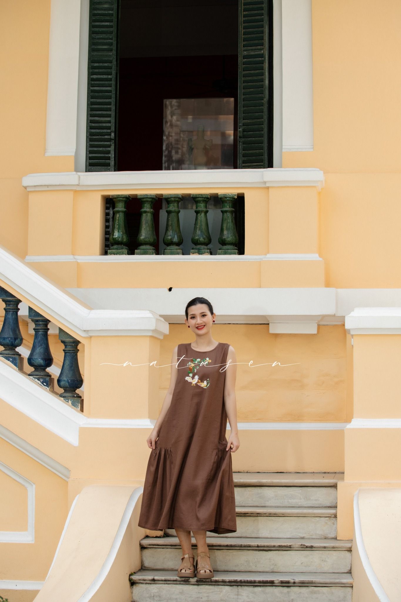 Đầm Remi linen choco thêu tay Nhà Gà