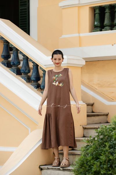  Đầm Remi linen choco thêu tay Nhà Gà 