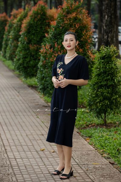 Đầm váy thêu tay