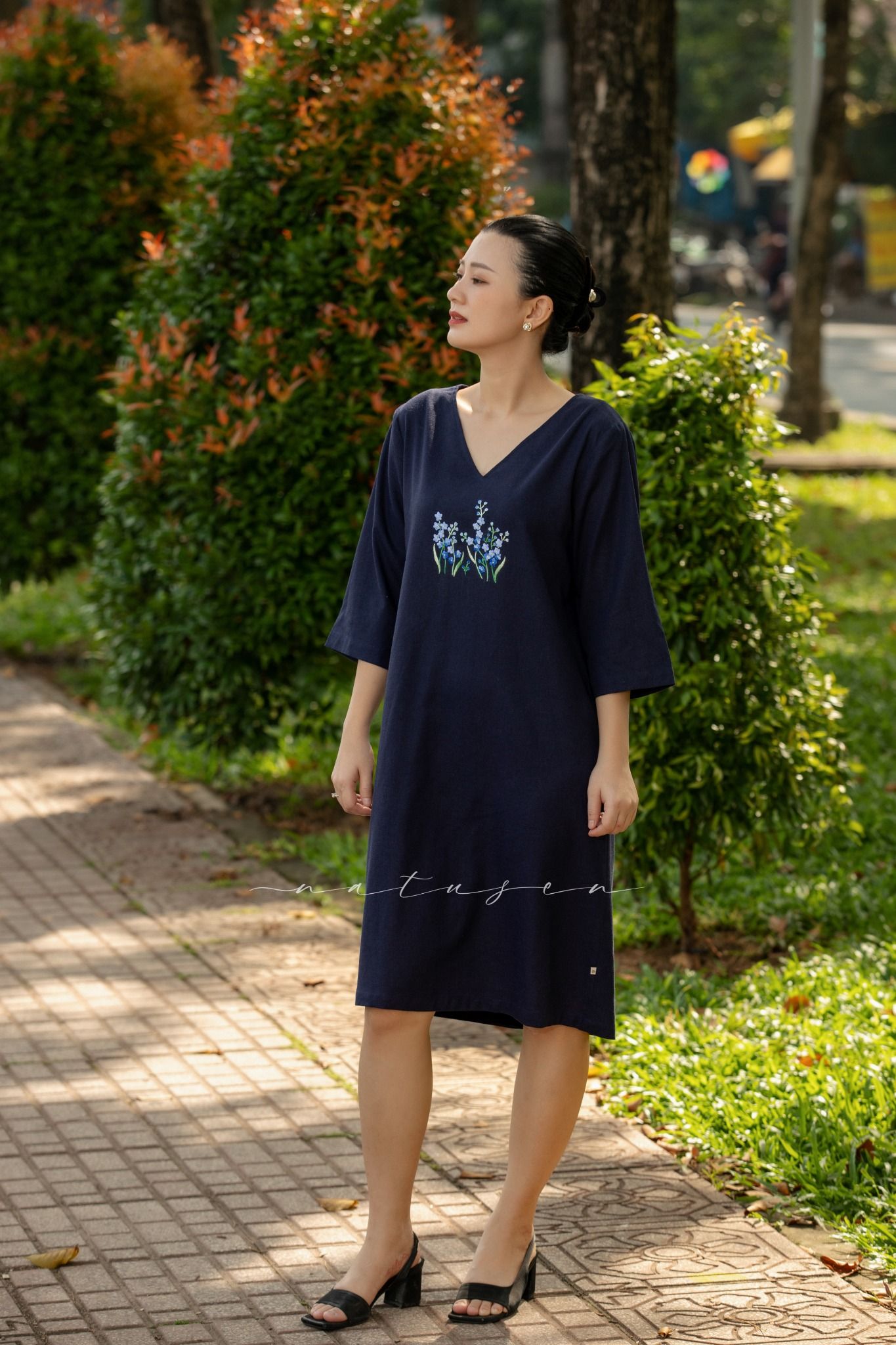 Đầm Xanh Đen linen thêu tay Forget Me Not