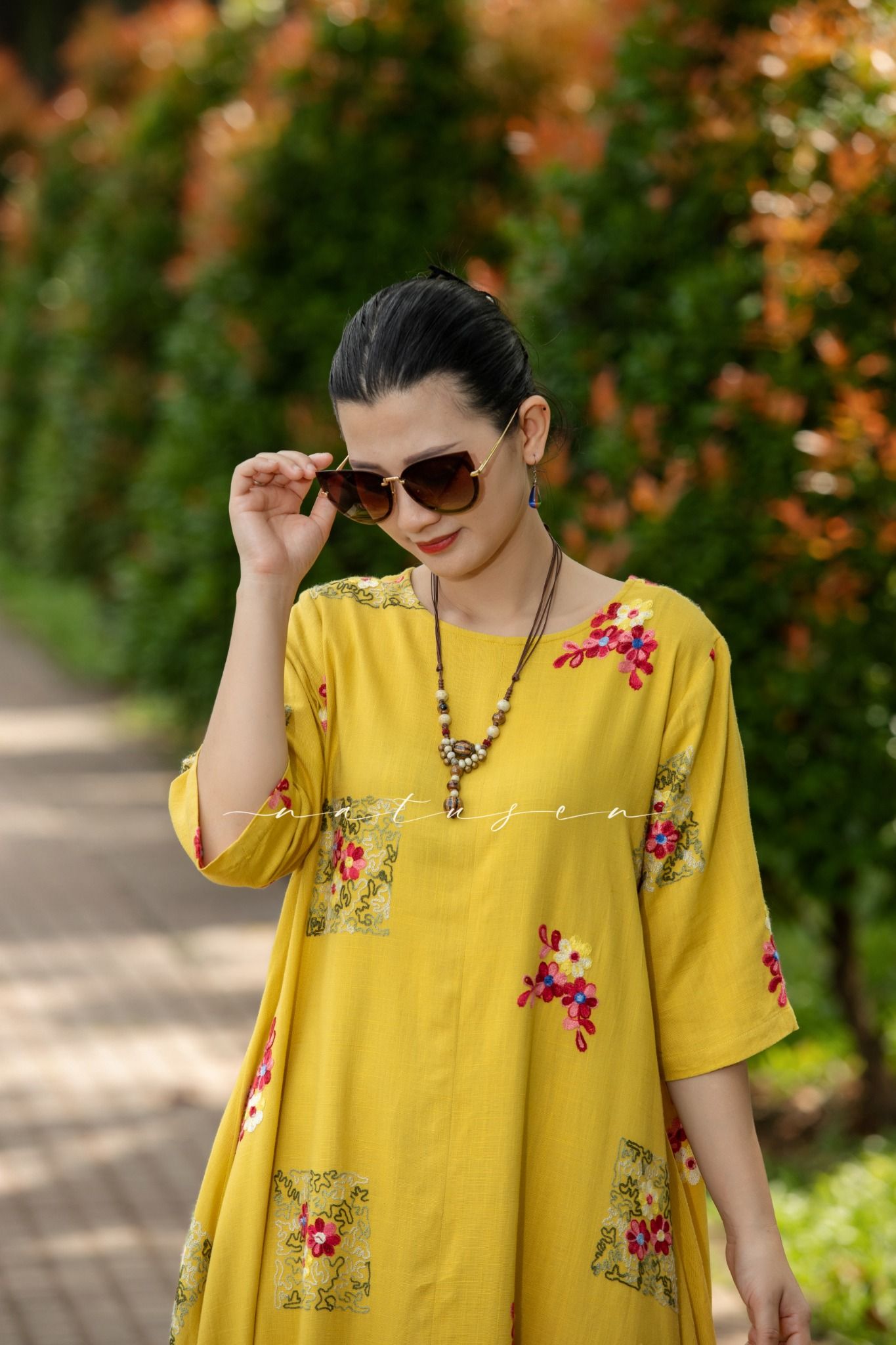 Đầm DoDo vàng cháy linen ren thêu vi tính