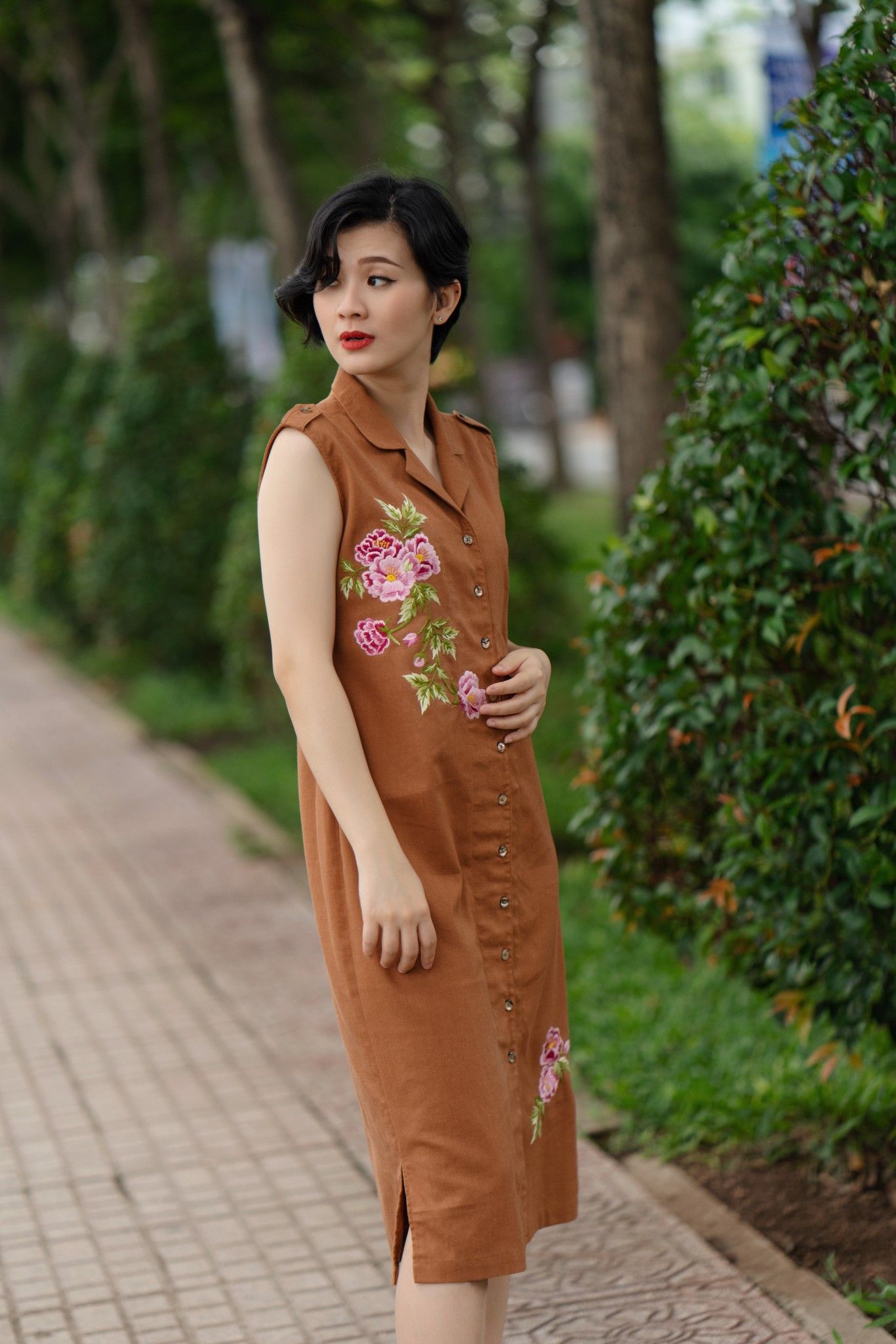Đầm cổ vest thêu tay Hồng Florentina Đất Nung