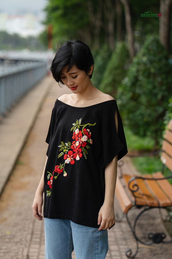 Áo đen thêu tay hoa Phượng cổ thuyền rộng