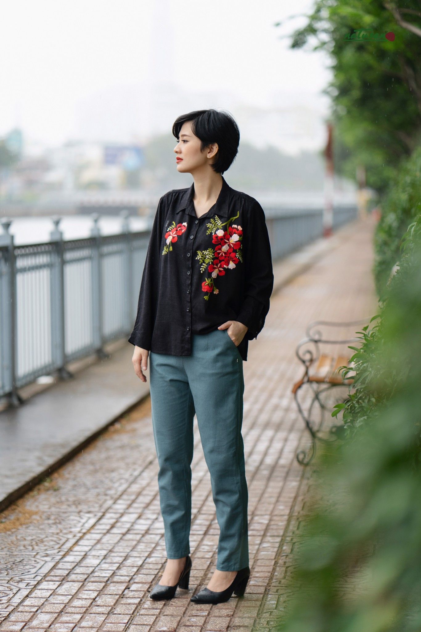 Áo thêu tay Hoa Phượng Đen chemise