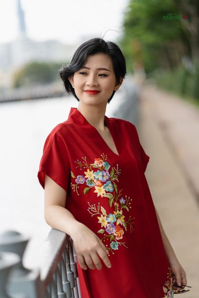  Đầm đỏ kimono thêu tay Thanh Xuân 4 