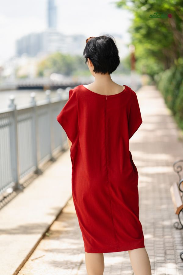 Đầm bướm đỏ thêu tay Hạc Hoa Thị