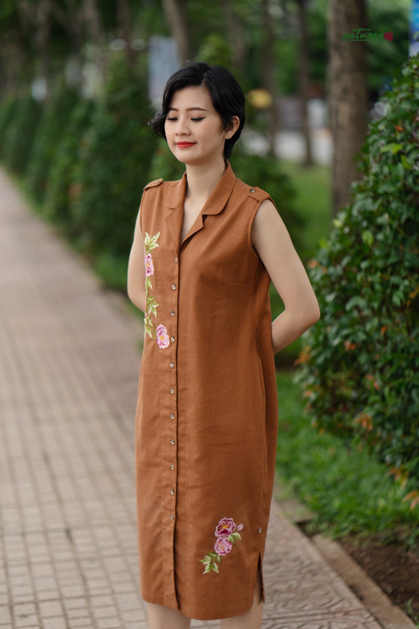 Đầm cổ vest thêu tay Hồng Florentina Đất Nung