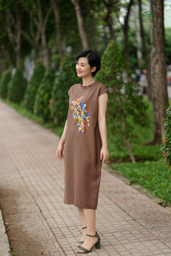 Đầm thêu tay Tết Gắn Kết cafe suông