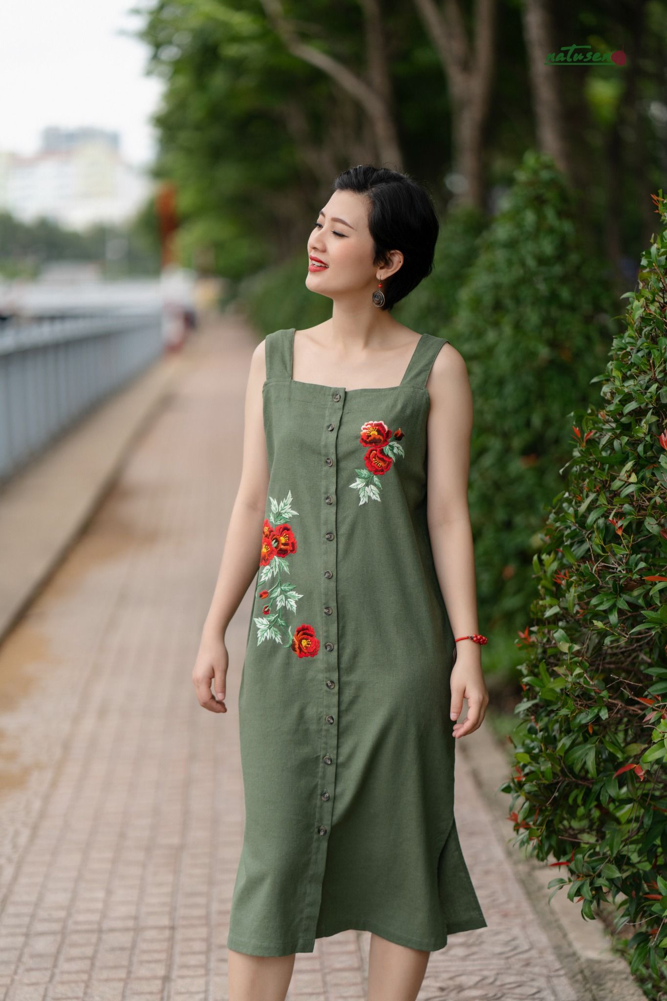  Đầm Xanh rêu linen thêu tay Hồng Flornetina 