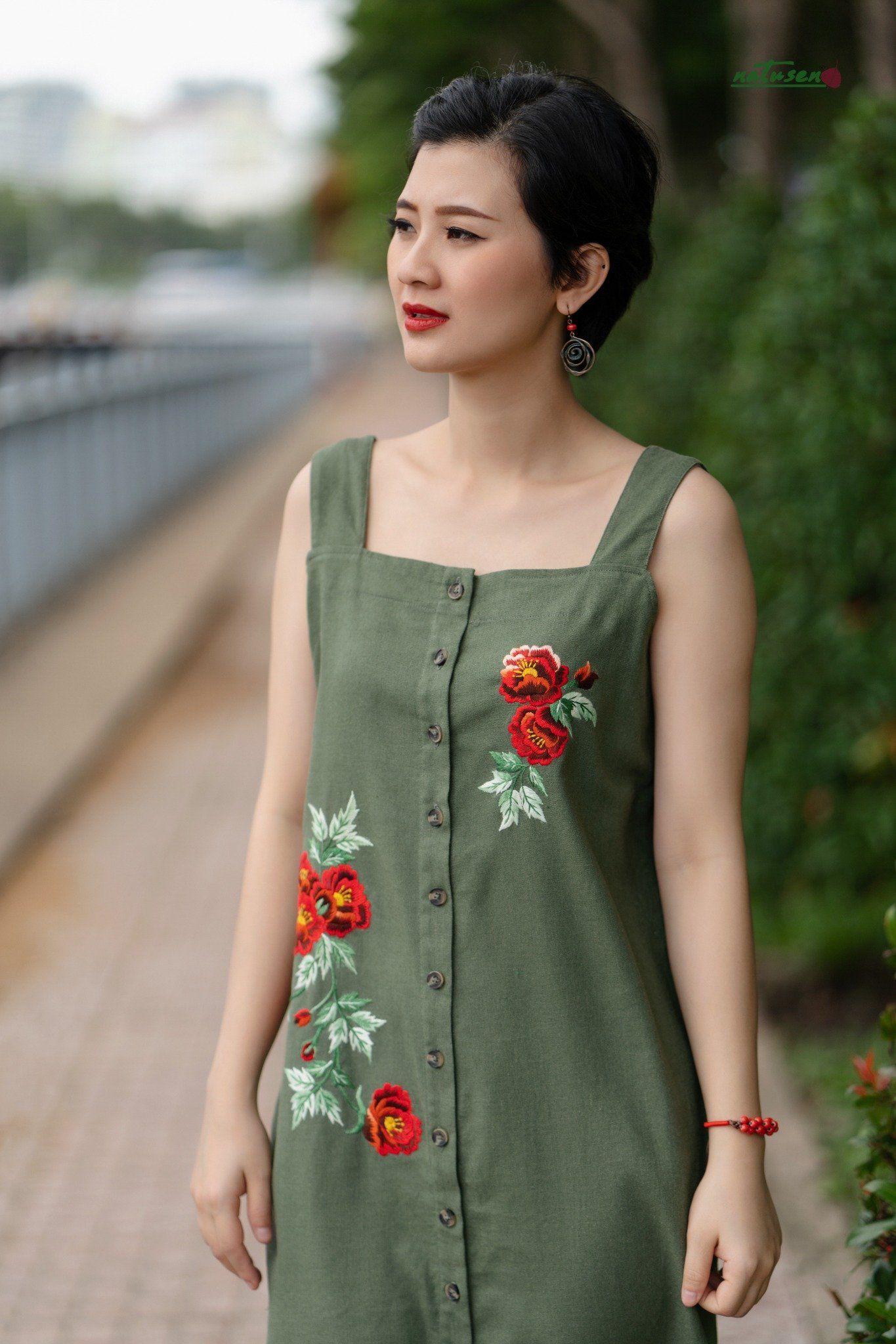  Đầm Xanh rêu linen thêu tay Hồng Flornetina 