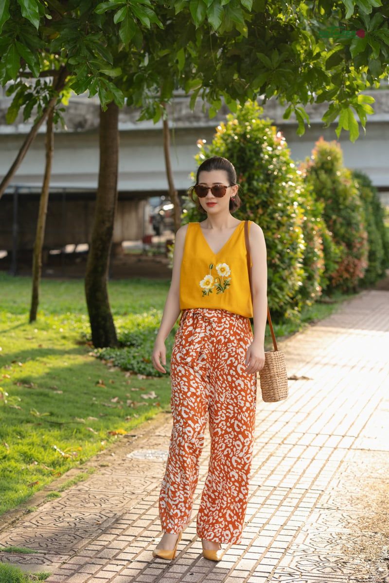 Áo hai dây vàng nghệ Saffron thêu tay Poppy