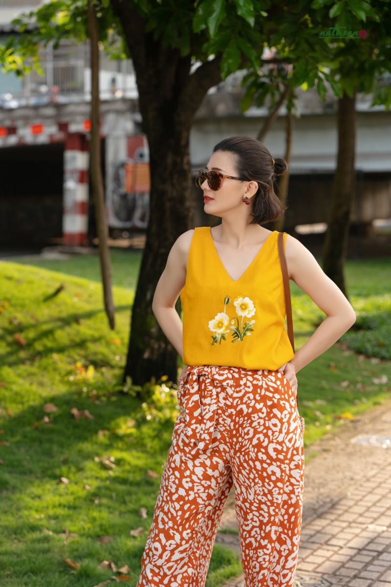 Áo hai dây vàng nghệ Saffron thêu tay Poppy
