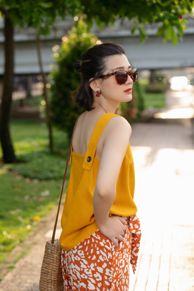 Áo hai dây vàng nghệ Saffron thêu tay Poppy