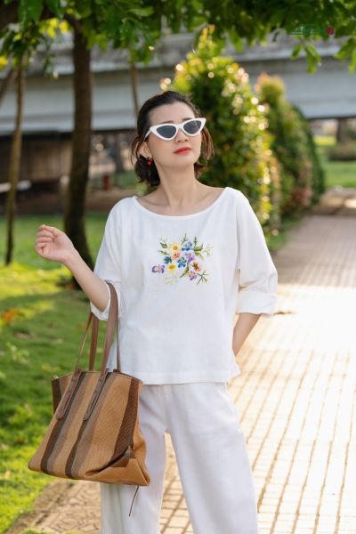  Áo linen thêu Thanh Xuân Offwhite 