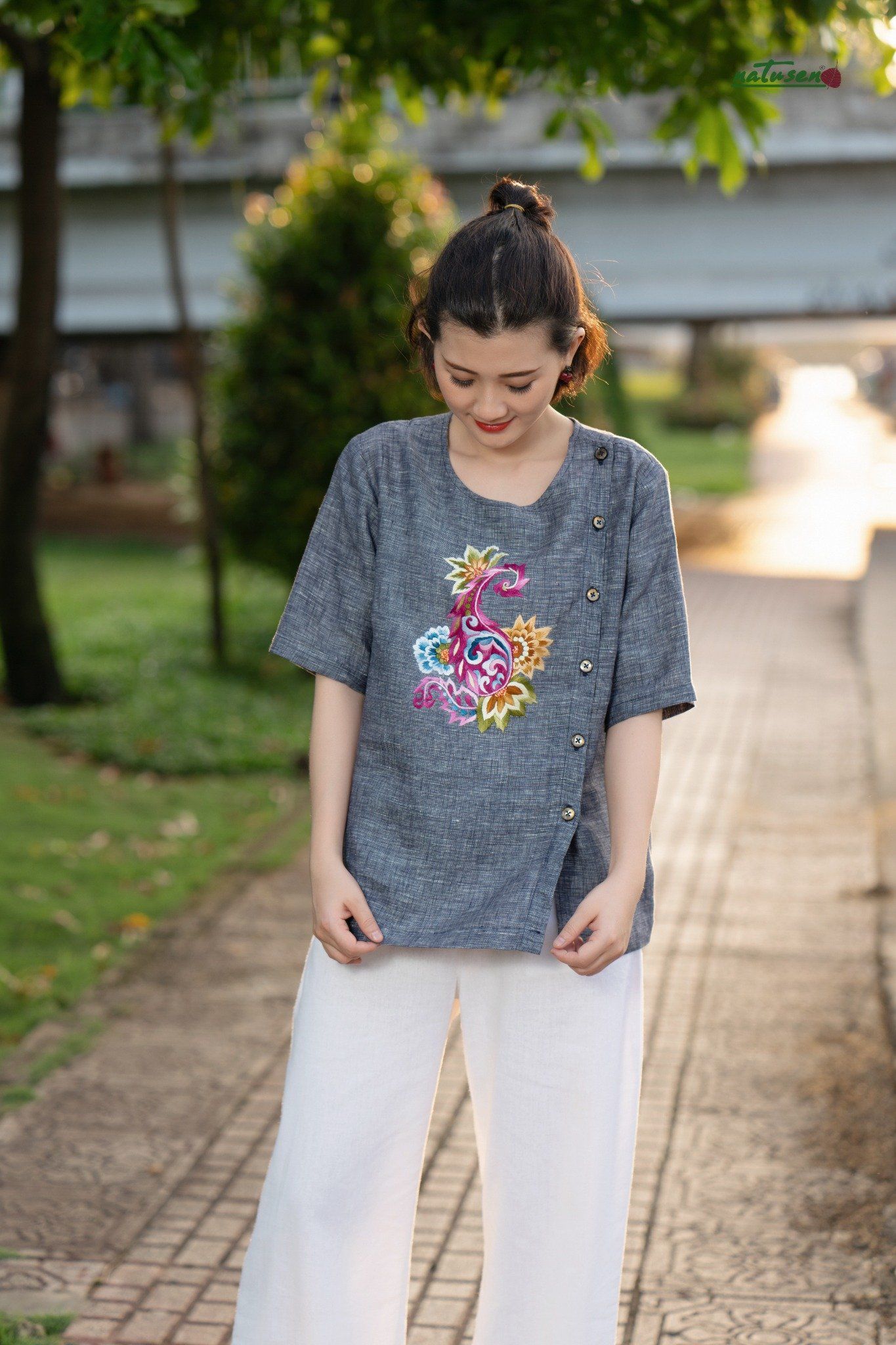Áo cài bên thêu Fire Paisley Xanh Charmdray
