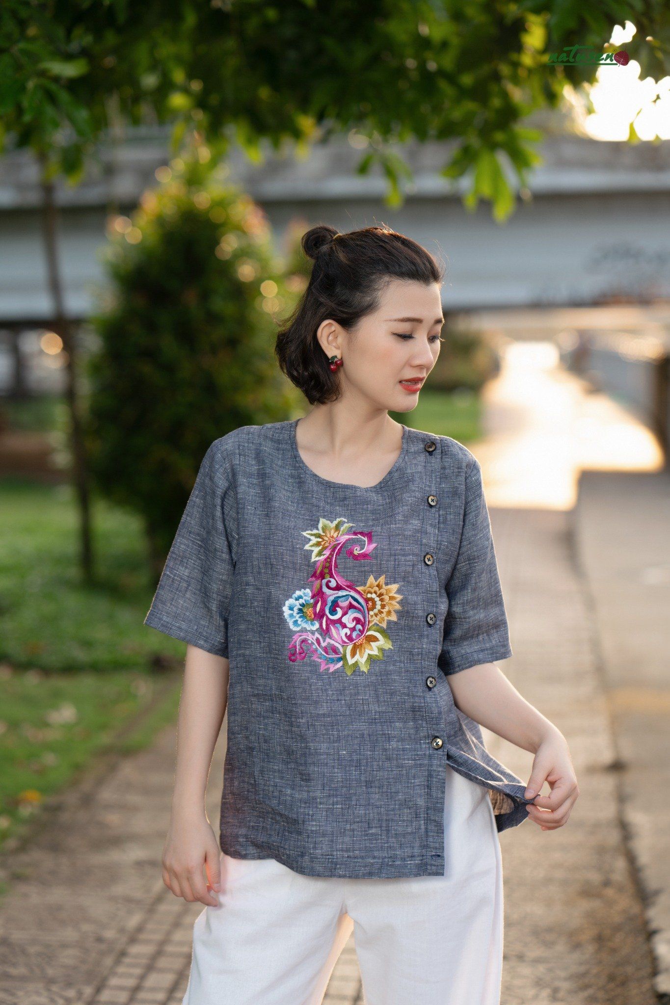 Áo cài bên thêu Fire Paisley Xanh Charmdray