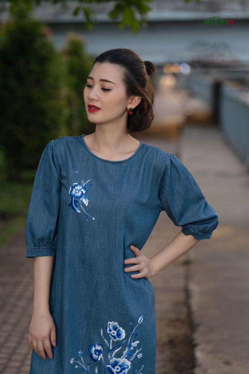  Đầm A tay phùng denim thêu tay hoa Poppy xanh 